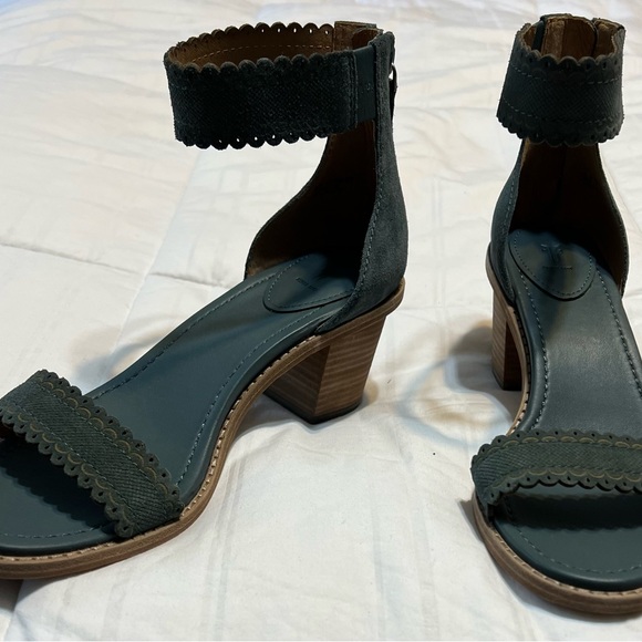 Frye Block Heel Shoe. Size 8.5.  Never worn. - Picture 2 of 7